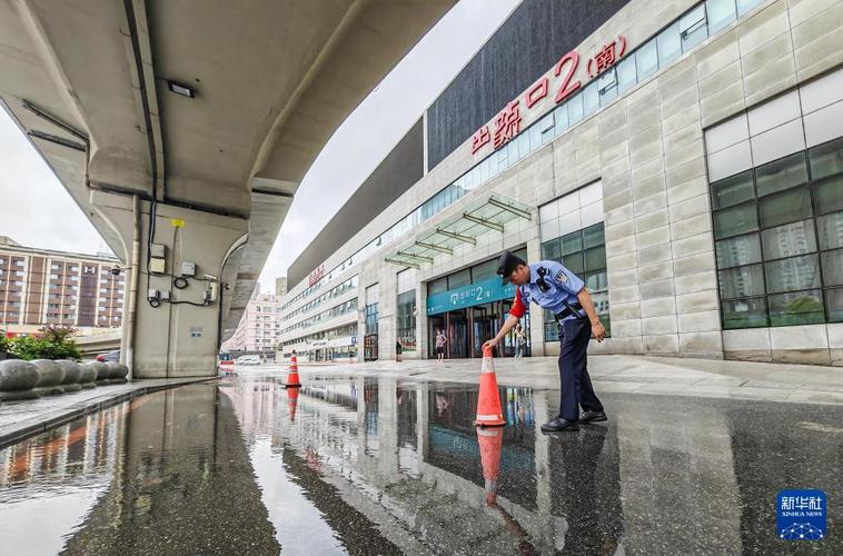 强降雨袭京 约2万人安全转移